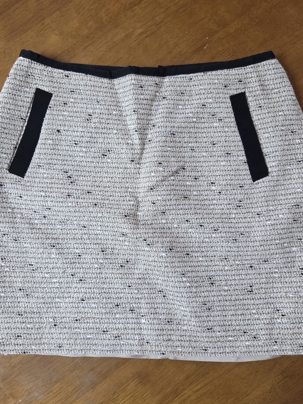 Banana Republic Woven Cream Tweed Mini Skirt with Black Trim Size 8